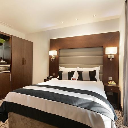 파크 그랜드 런던 랭커스터 게이트 호텔 외부 사진 A bedroom at the hotel