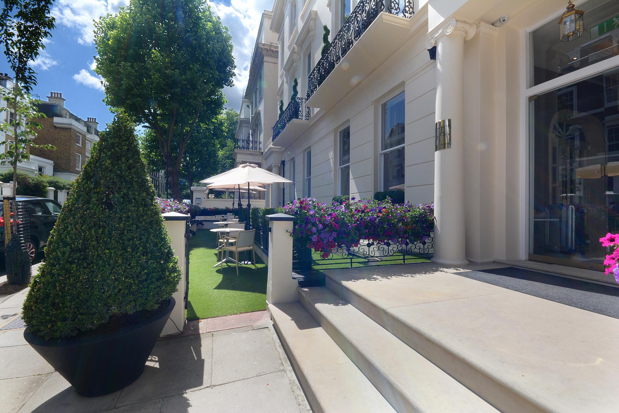 파크 그랜드 런던 랭커스터 게이트 호텔 외부 사진 The courtyard at 100 Eaton Square