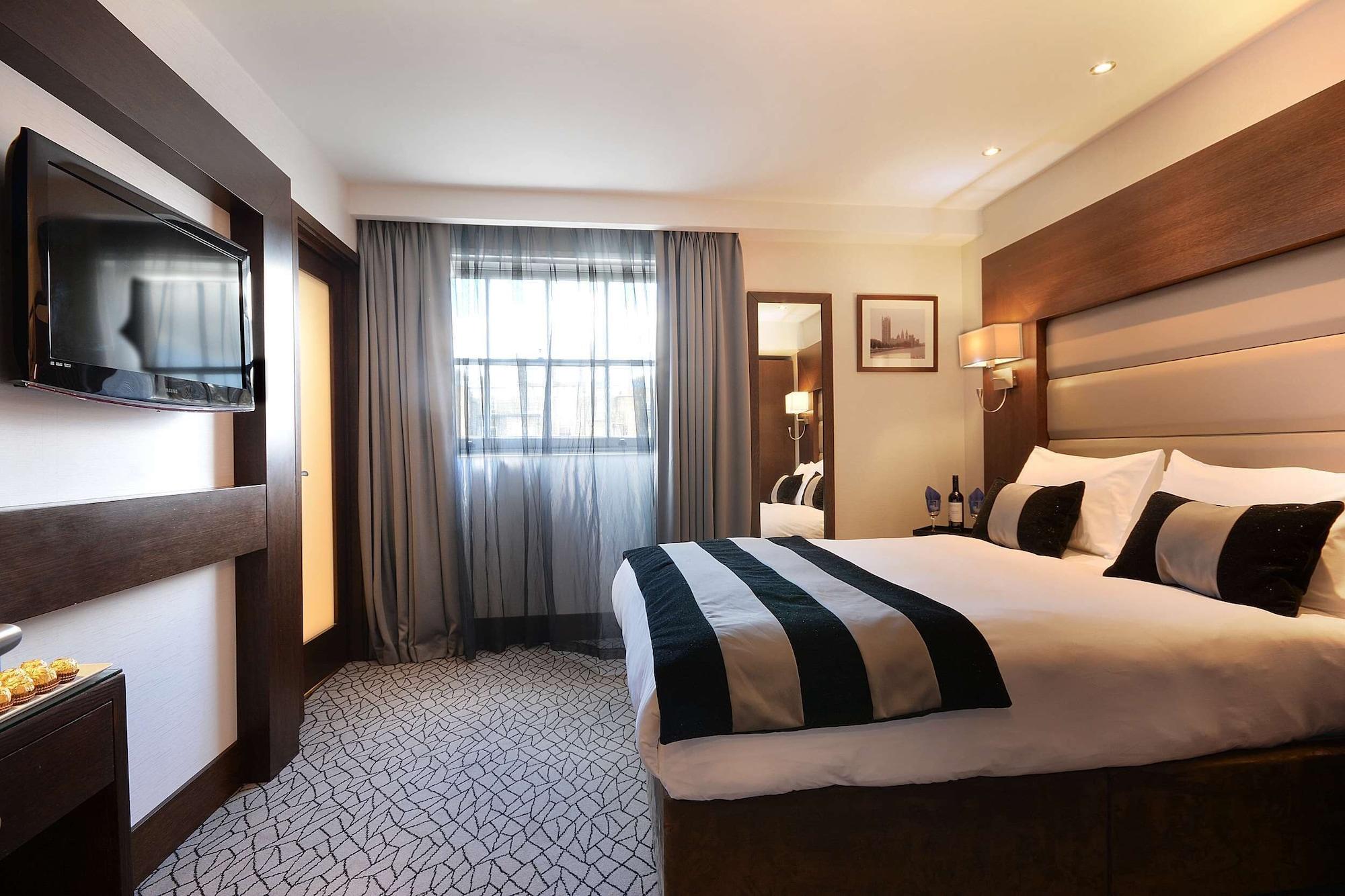 파크 그랜드 런던 랭커스터 게이트 호텔 외부 사진 A bedroom at the hotel
