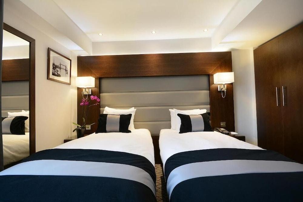 파크 그랜드 런던 랭커스터 게이트 호텔 외부 사진 A room at the hotel