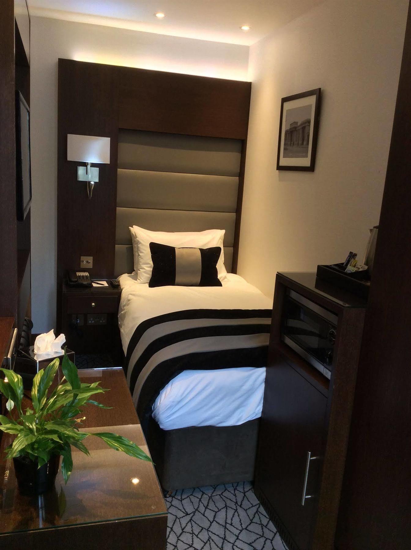 파크 그랜드 런던 랭커스터 게이트 호텔 외부 사진 A single room at the hotel